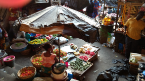 Etal de marché à Abidjan © Afd