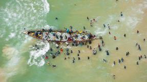 Pirogue et pêcheurs sur le littoral Sénégalais