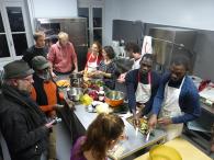 Groupe faisant la cuisine © Fabrique solidaire, festival ALIMENTERRE 2019