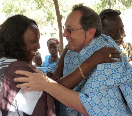 Alain Kasriel avec les salicultrices en Guinée-Bissau © Univers-Sel