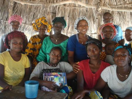 Groupement d’étuveuses de riz à Sinkiné dans la zone de Forécariah (Guinée marit