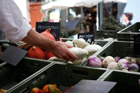 Photo marché, produits locaux © Jonathan Saulnier